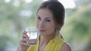 极品巨乳好妹纸的钟情诱惑《蜜汁大鲍鱼》白嫩大爆乳软软的 弹性十足 适合乳交啪啪操